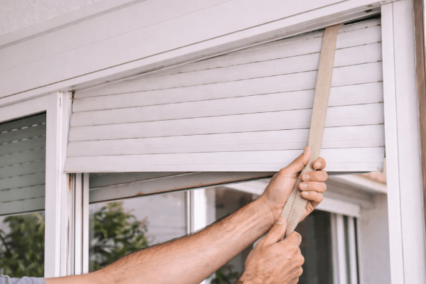 causas comunes que provocan que las persianas se descuelguen