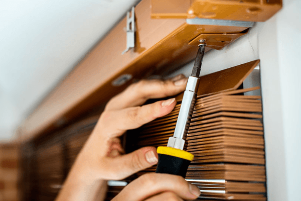 Pasos generales para corregir una persiana descolgada